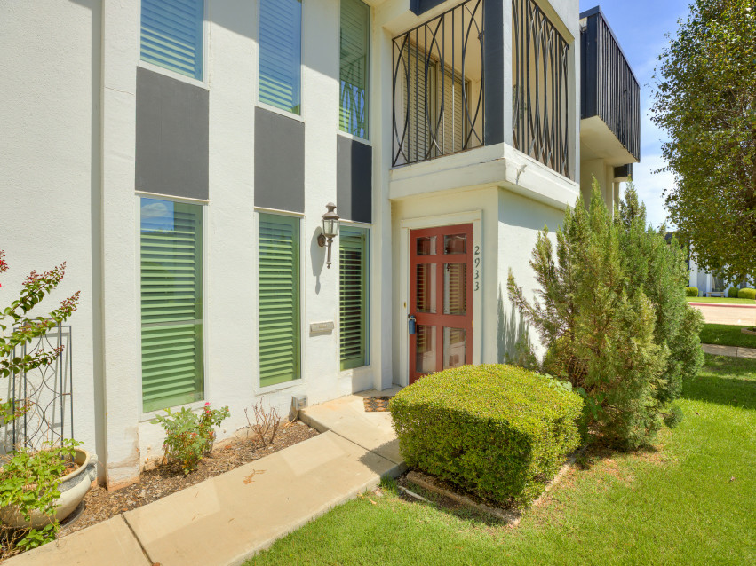 2933 Acropolis Street